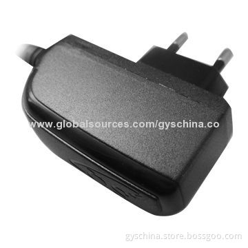 USB Travel Adapter/Universal Charger with 5V Output Voltage, Suitable for Smartphones